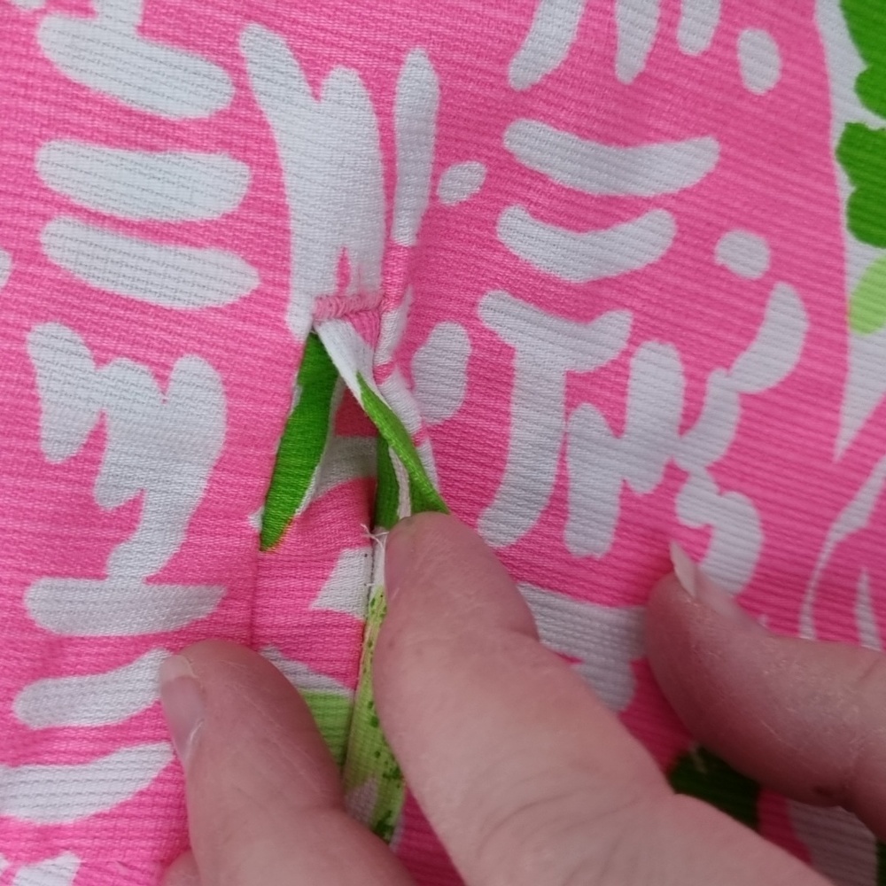 Lilly Pulitzer, bright pink/green/white shorts, pockets, size 00 - Picture 6 of 9